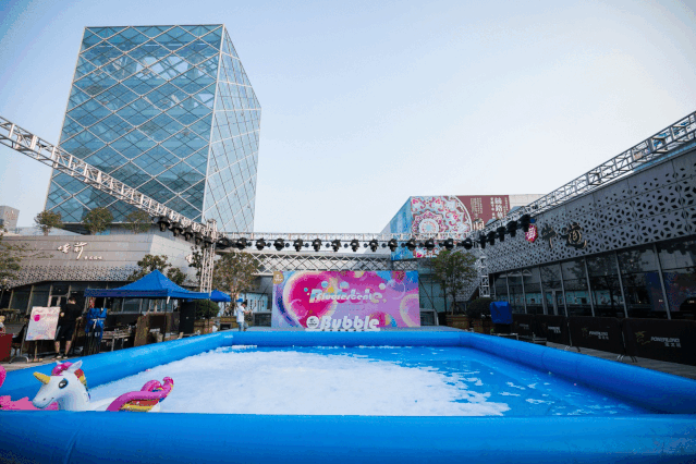 宝龙荧光泡泡派对 嗨翻～ 活动现场图 4