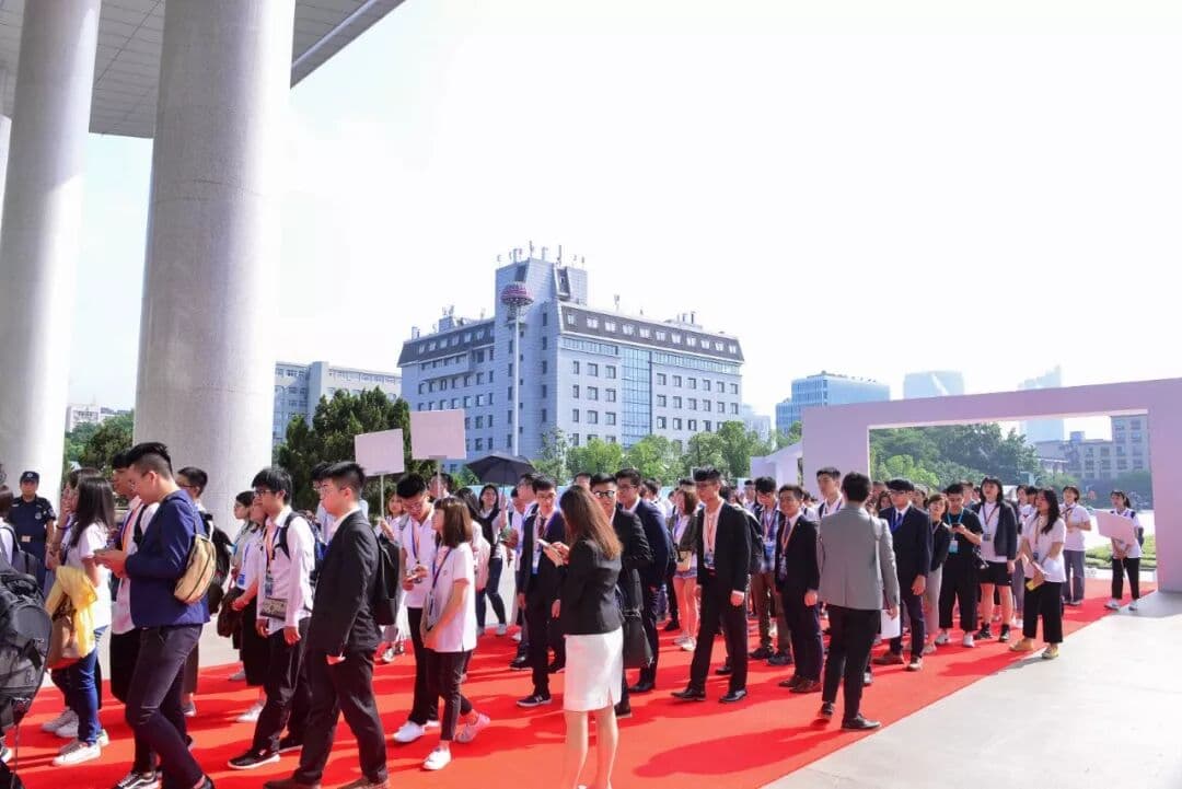 “携手共创美好未来”第二届海峡两岸青年发展论坛在杭举办 峰会/论坛现场图 5